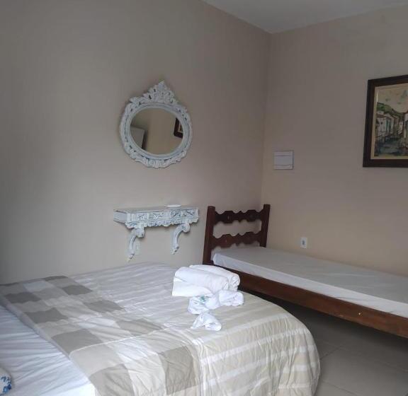 패밀리 룸, Encantu's Flats