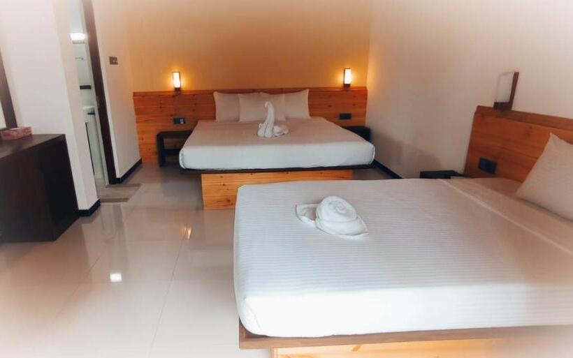 חדר סטנדרט לשלושה עם נוף לבריכה, Bella Vista