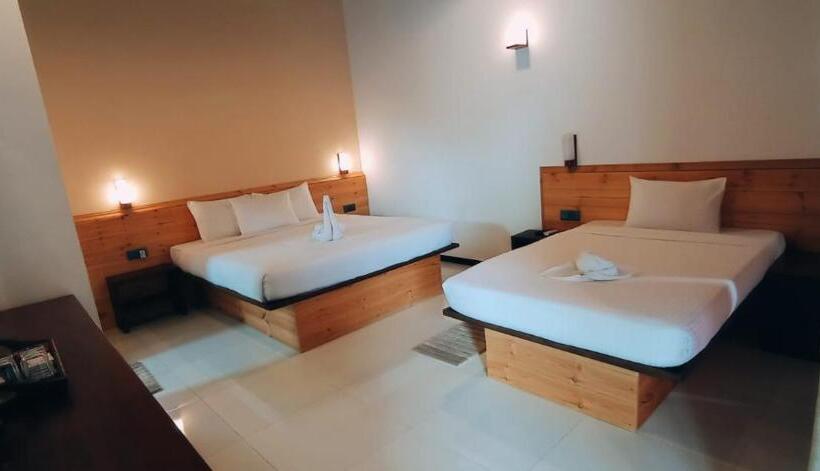 חדר סטנדרט לשלושה עם נוף לבריכה, Bella Vista