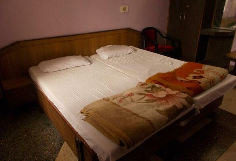 Номер Economy, Economical Rooms Near Triveni Ghat