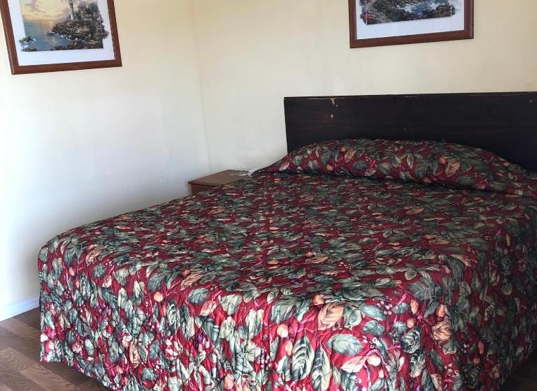 استودیو استاندارد با تخت کینگ, Country Host Inn