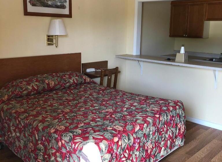 سوییت خانوادگی, Country Host Inn