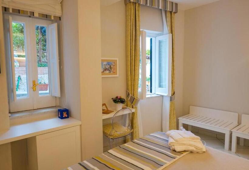 اتاق استاندارد با چشمانداز باغ, Villa Carlotta Minori