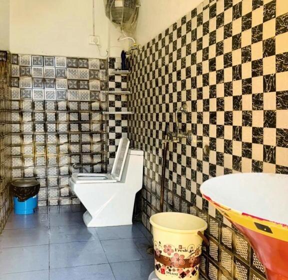 スタンダードルーム, Whoopers Hostel Kasol