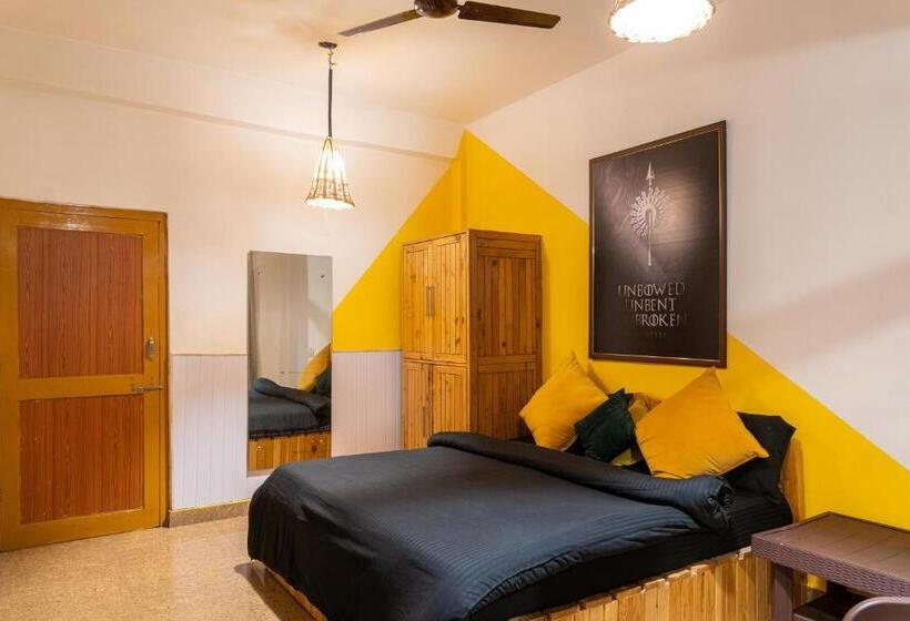 スタンダードルーム, Whoopers Hostel Kasol