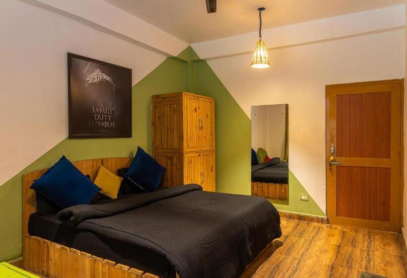 スタンダードルーム, Whoopers Hostel Kasol