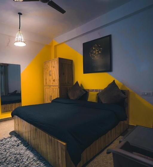 スタンダードルーム, Whoopers Hostel Kasol