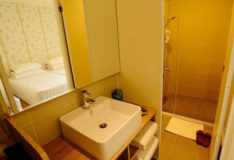 اتاق استاندارد, Chengching Lakefront Resort