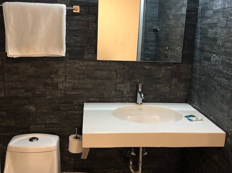 غرفة قياسية, 15 Avenida