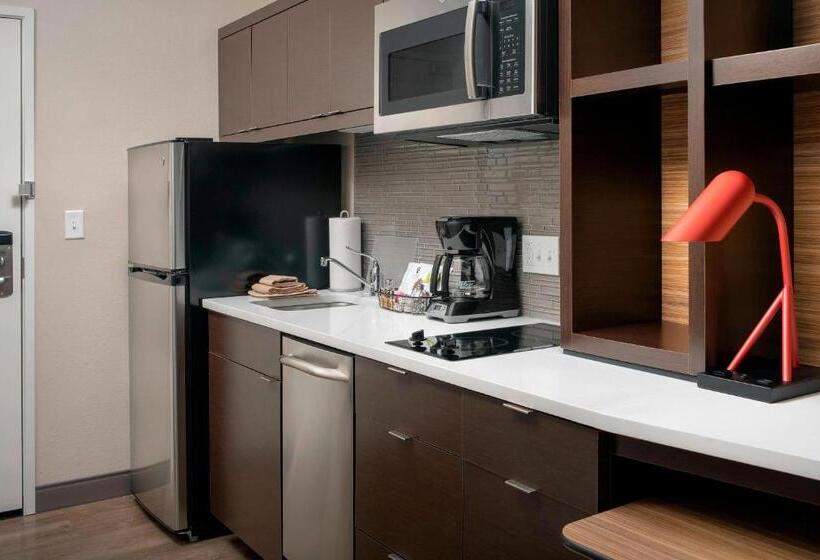 스탠다드 스튜디오 킹침대, Towneplace Suites By Marriott College Park