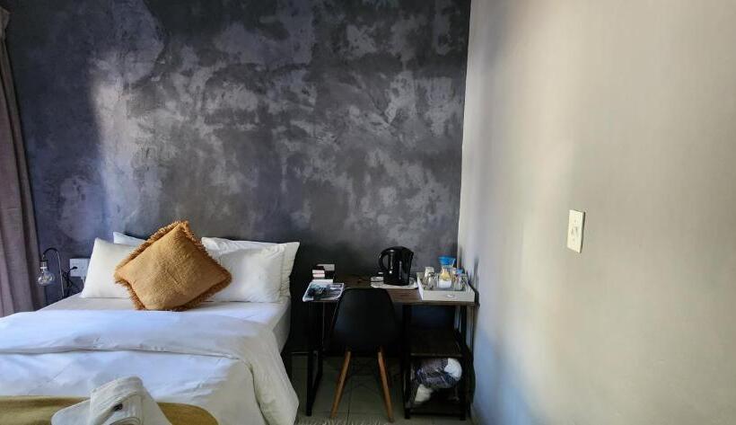 اتاق لوکس, Livingwaters Self Catering Accommodation