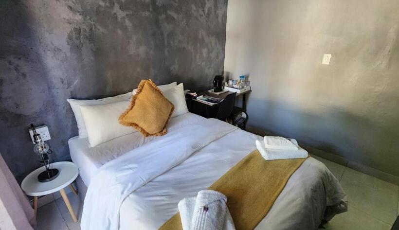 اتاق لوکس, Livingwaters Self Catering Accommodation