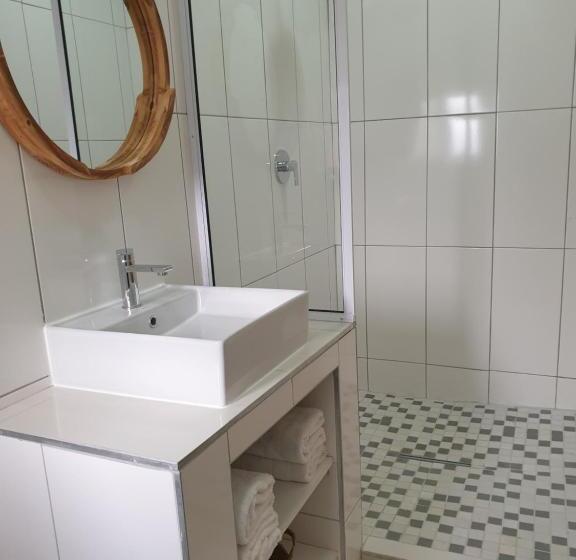 استودیوی استاندارد, Damicha Boutique Lodge