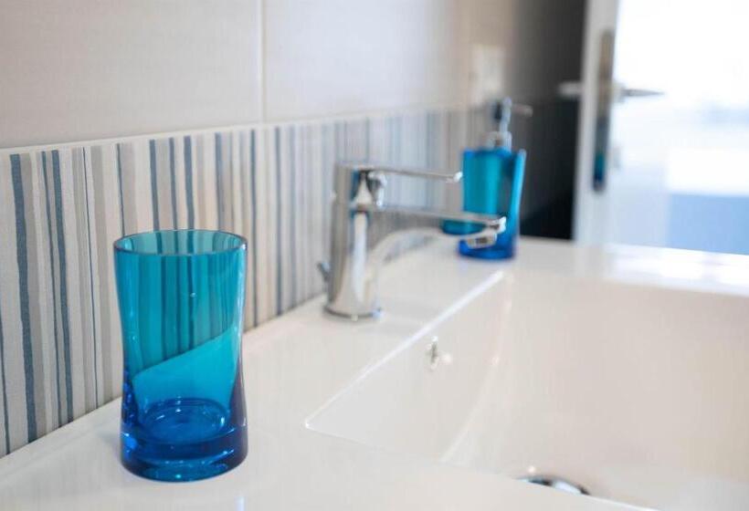 اتاق لوکس, Le Rime