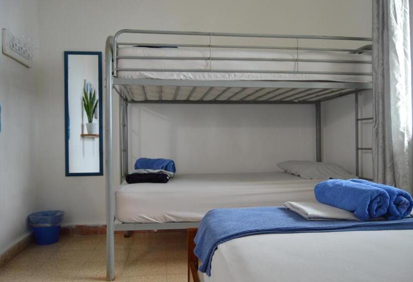 חדר משפחתי, Casa Greca