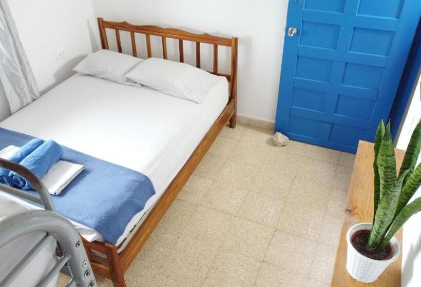 חדר משפחתי, Casa Greca