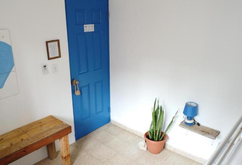 חדר בסיסי לשלושה, Casa Greca