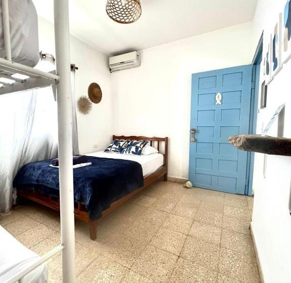 חדר משפחתי, Casa Greca