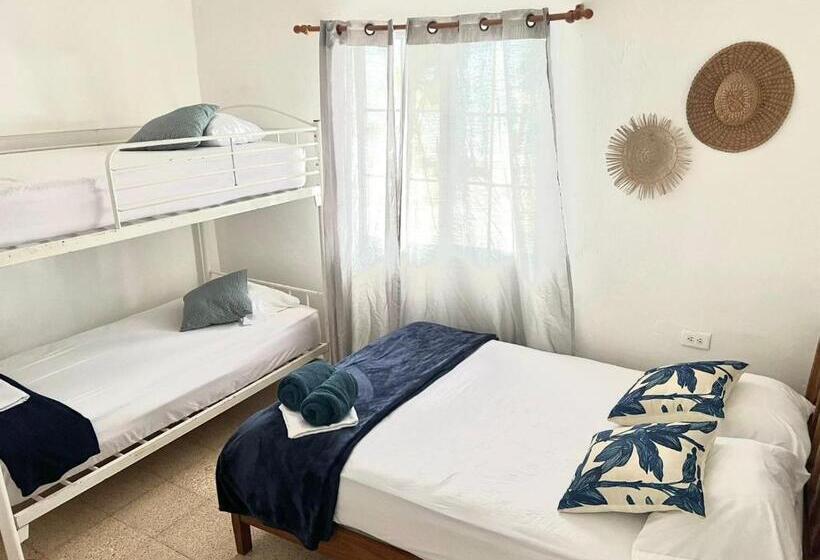 חדר משפחתי, Casa Greca