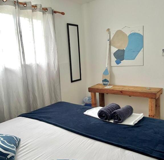 חדר בסיסי לשלושה, Casa Greca