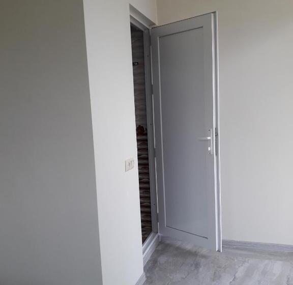 اتاق استاندارد با بالکن, Emzari's Apartment