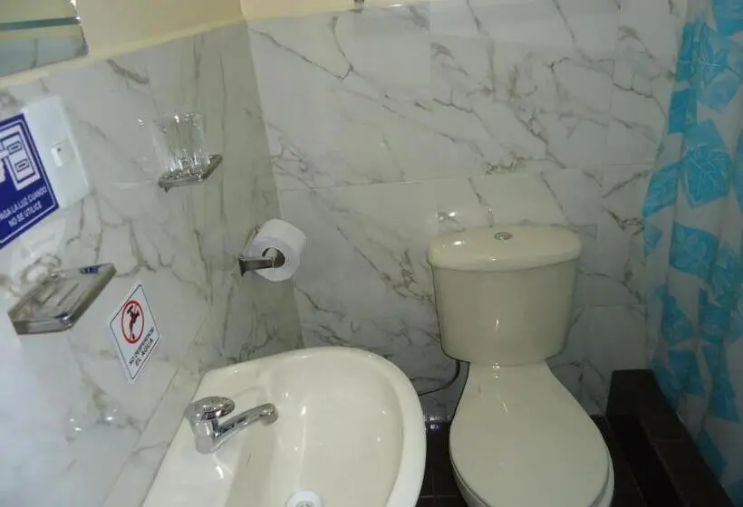 اتاق استاندارد سه نفره, Hostal Bolívar Inn