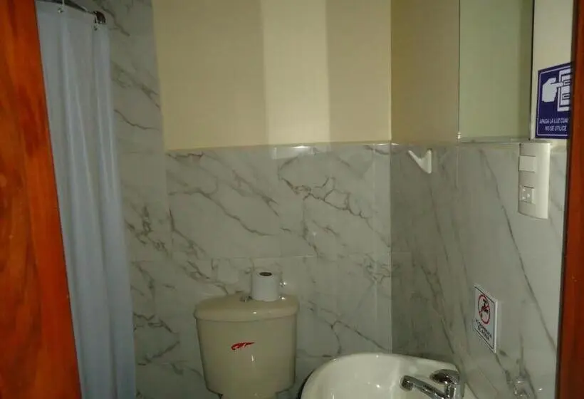 اتاق استاندارد سه نفره, Hostal Bolívar Inn