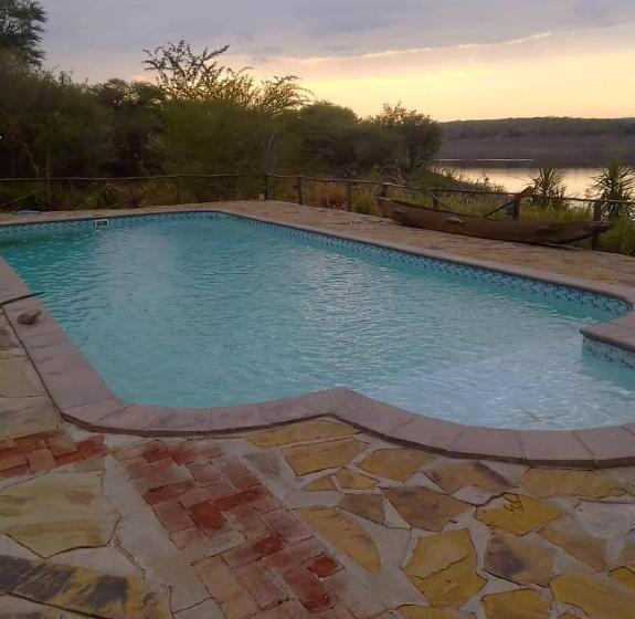 اتاق خانوادگی, Von Bach Dam Resort