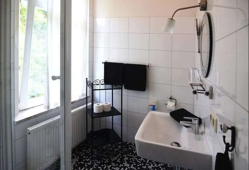 Standard Yhden Hengen Huone, Herberge Zur Traube