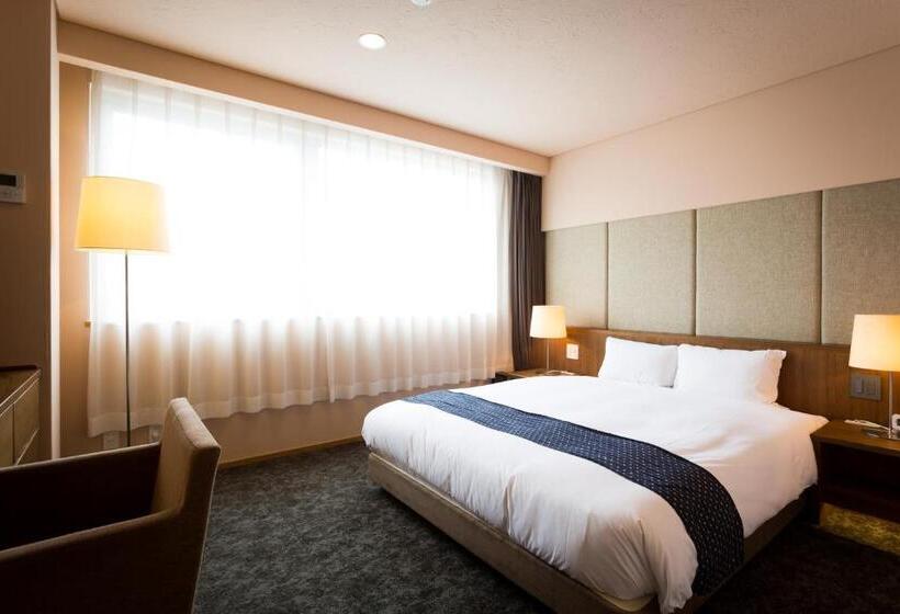 غرفة قياسية, Takanokono