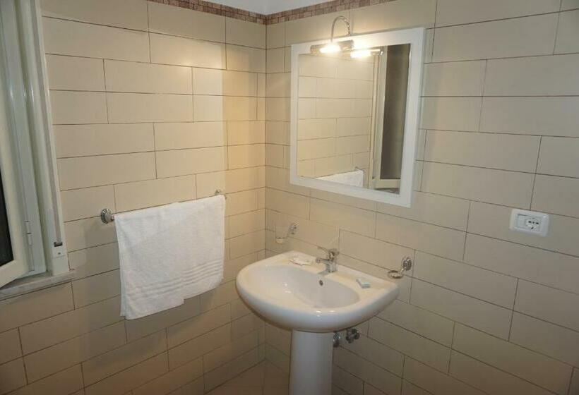 Standard Triple Room with Terrace, Villa Souvenir