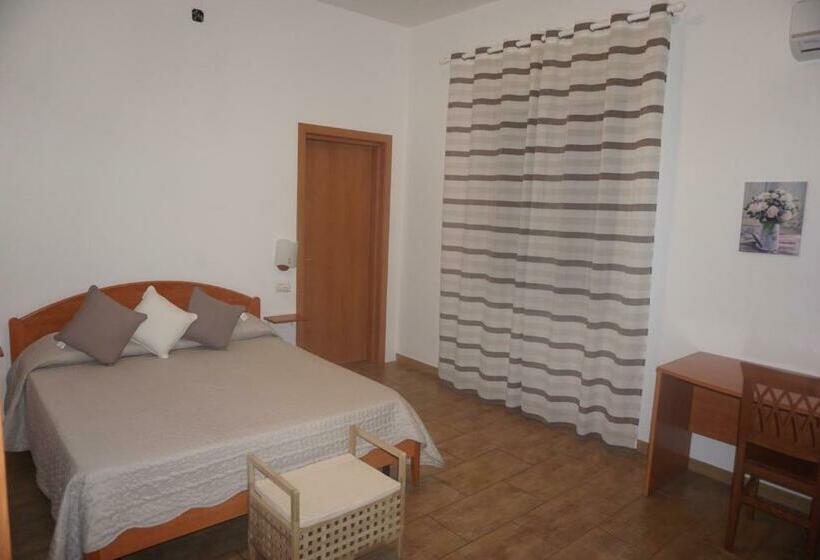 Standard Triple Room with Terrace, Villa Souvenir