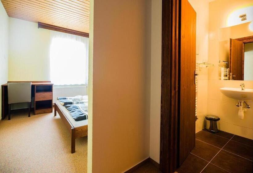 Номер Стандарт, Chata Jiriho Na Seraku