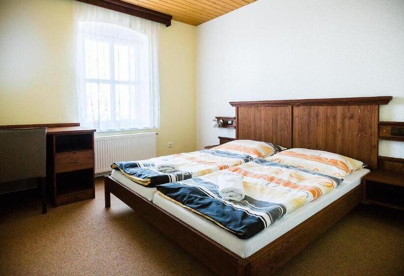 标准间, Chata Jiriho Na Seraku