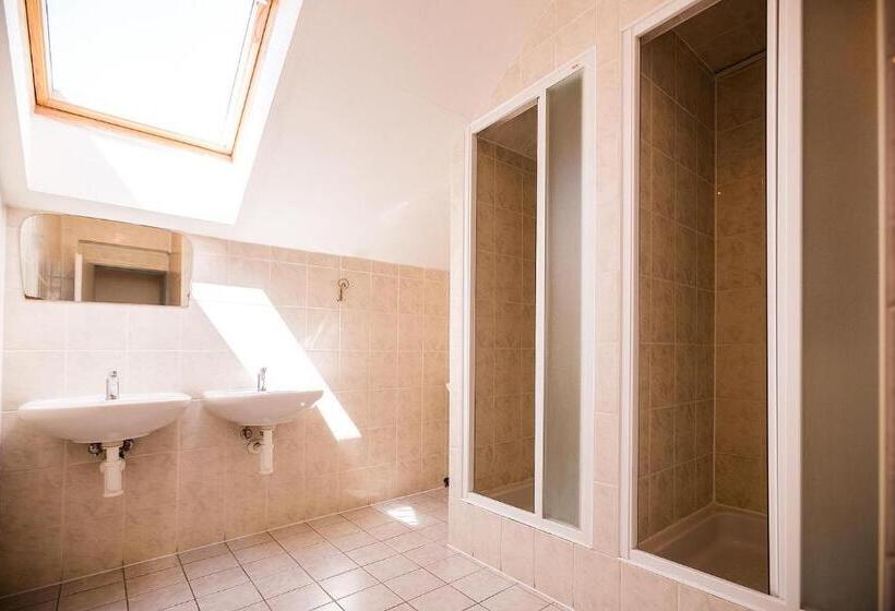 带共用浴室的标准房间, Chata Jiriho Na Seraku