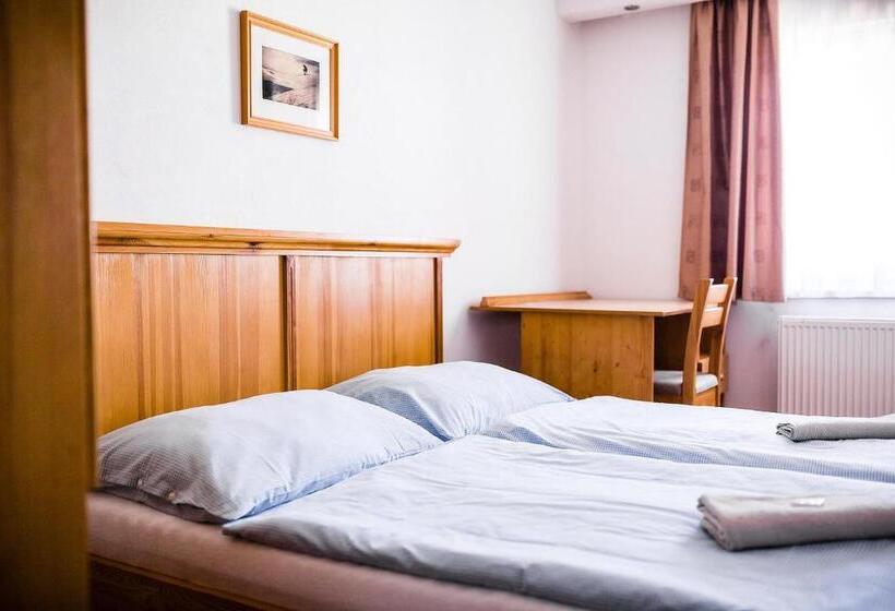 带共用浴室的标准房间, Chata Jiriho Na Seraku