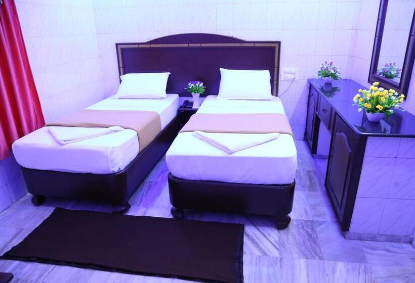 اتاق لوکس سه تخته, Garuda Guntur