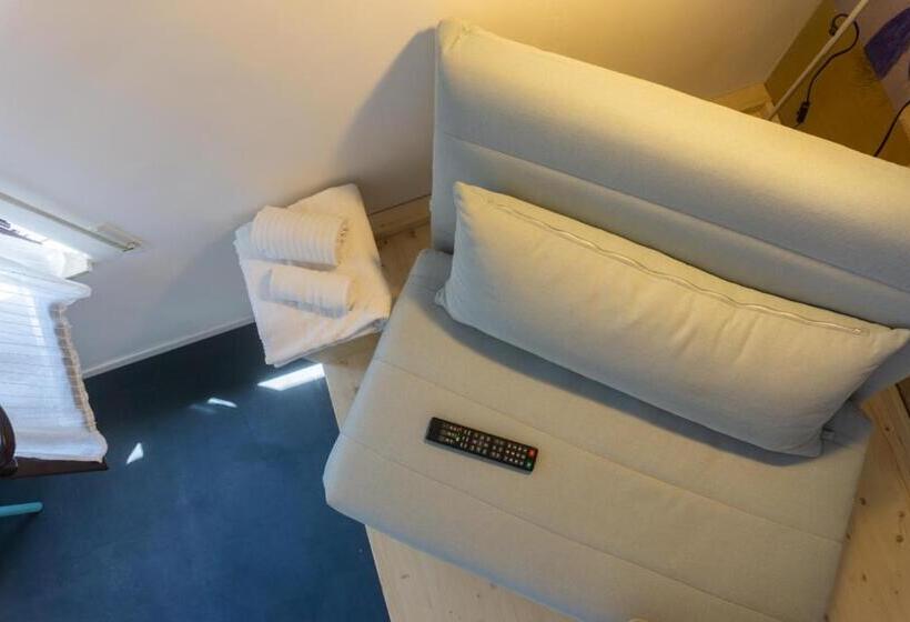 标准单人间, Kartè