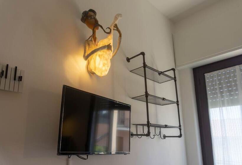 标准单人间, Kartè