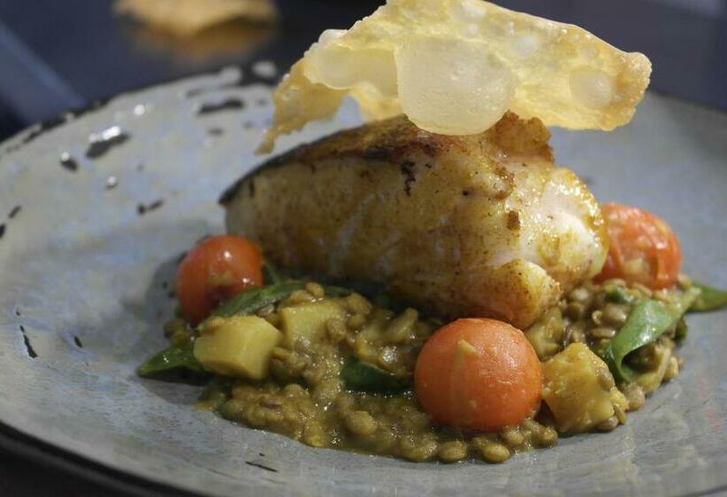 חדר משפחתי, Hardwick Arms