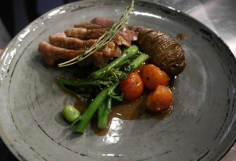 家庭间, Hardwick Arms