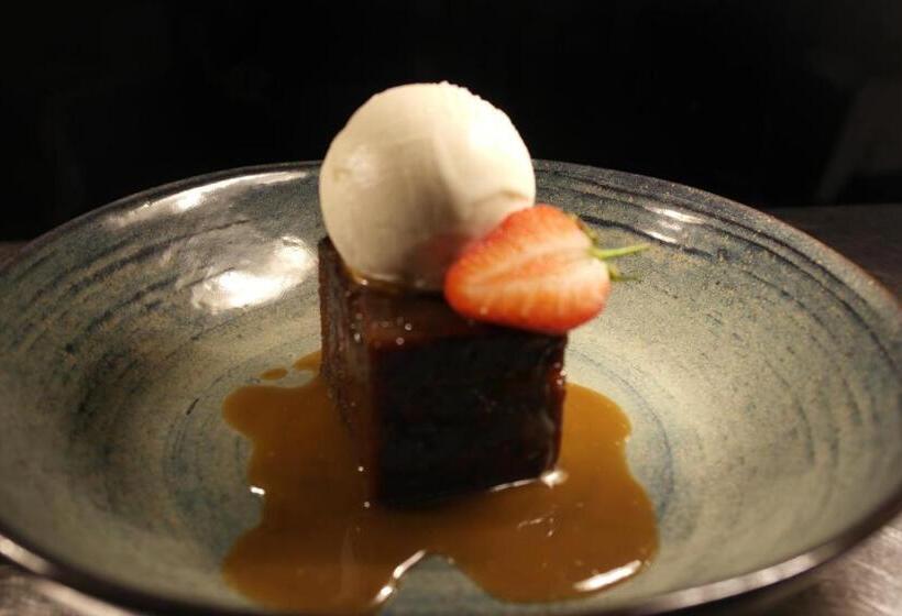 标准单人间, Hardwick Arms