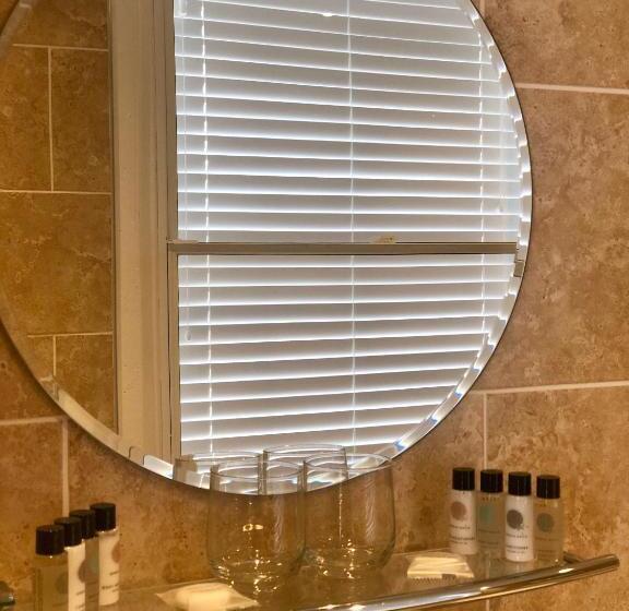 标准间, Hardwick Arms