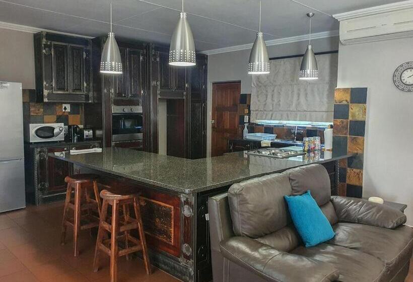 Апартаменты 1 Спальня Вид на Сад, Micasa Sucasa Guesthouse