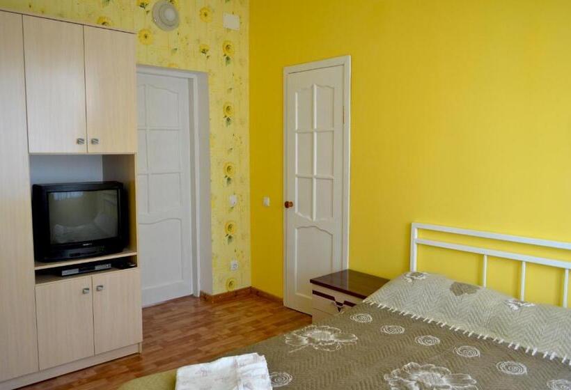 اتاق استاندارد یک نفره, Osobyi Guest House