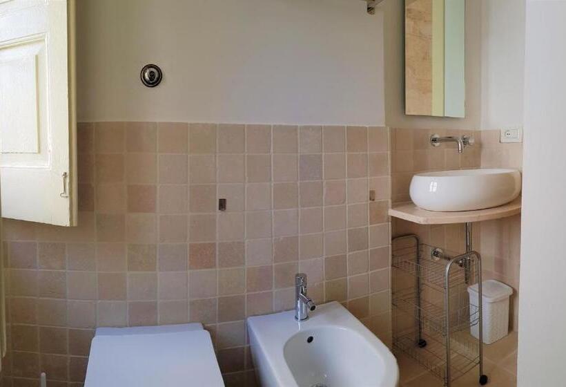 חדר סופריור לארבעה, Una Volta A Martina