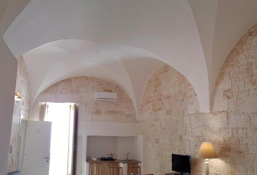 חדר סופריור לארבעה, Una Volta A Martina