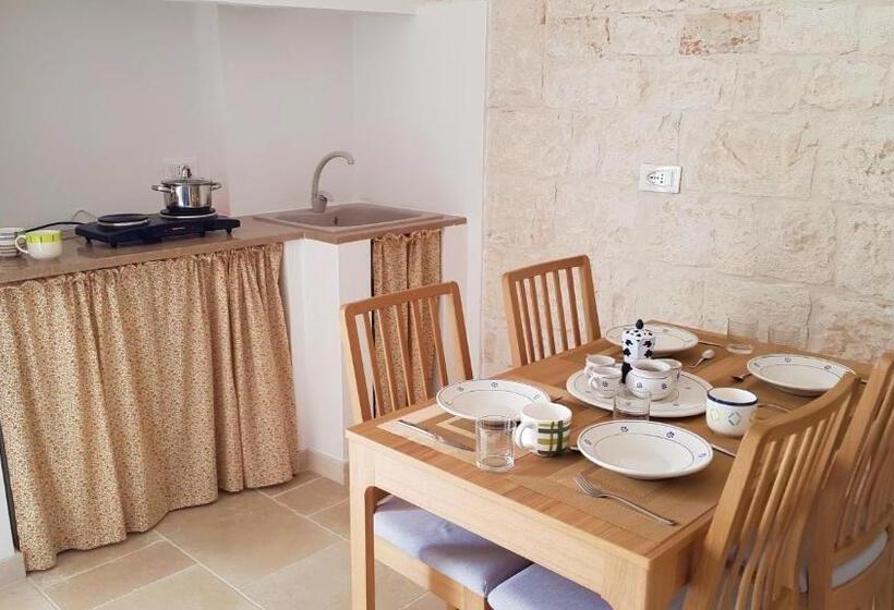 חדר סופריור לארבעה, Una Volta A Martina