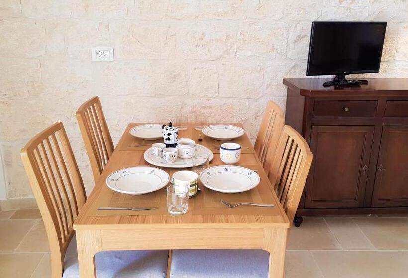 חדר סופריור לארבעה, Una Volta A Martina