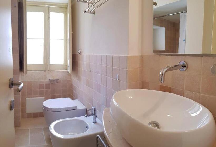 חדר קומפורט לשלושה, Una Volta A Martina